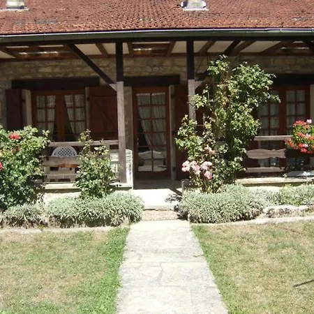 Familial Spacieux Avec Cheminee, Jardin Et Terrasse, Proche De Verdun Et Bar-le-duc - Fr-1-585-69 Reffroy